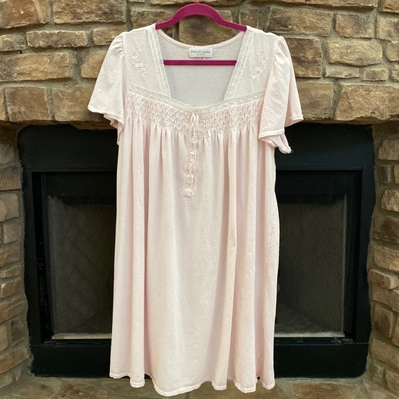Miss Elaine pink nightgown with lace and floral details. Size 1X